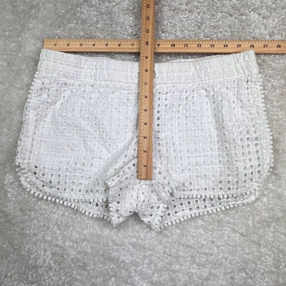 Lilly Pulitzer White Eyelet Short Pull On - Picture 7 of 9
